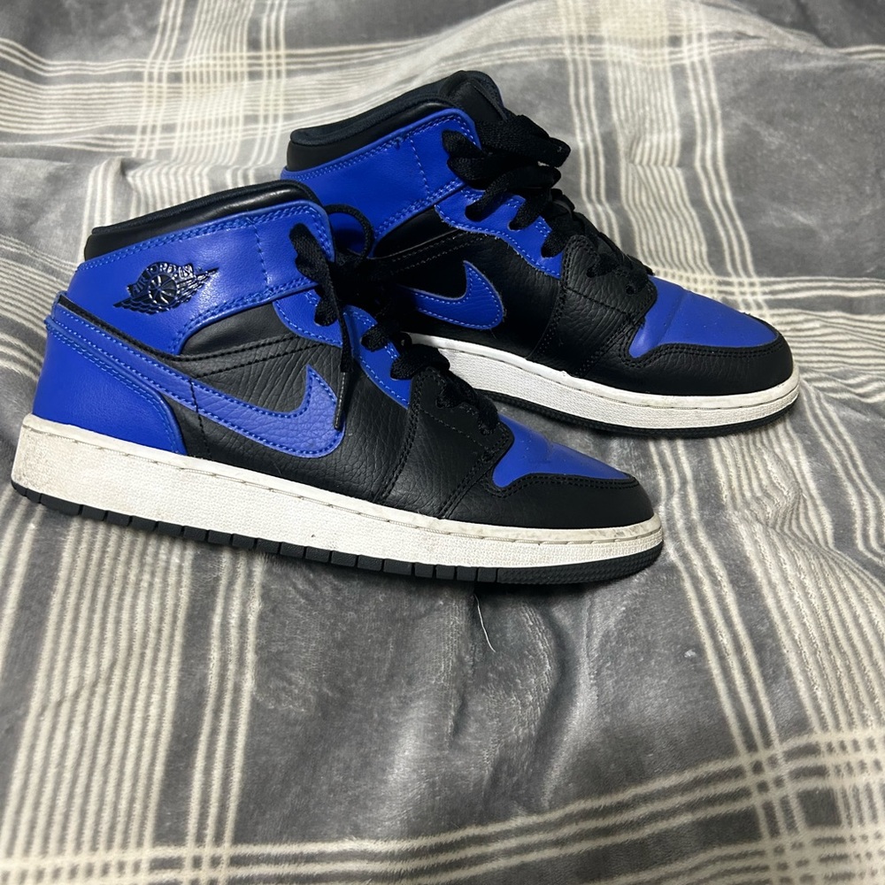 Jordan 1 Mid’s Hyper Royals